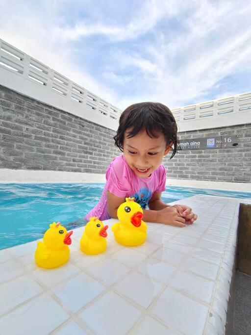 Rumah Aina Homestay Bukit Changgang Private Pool Kampong Melot Exterior foto